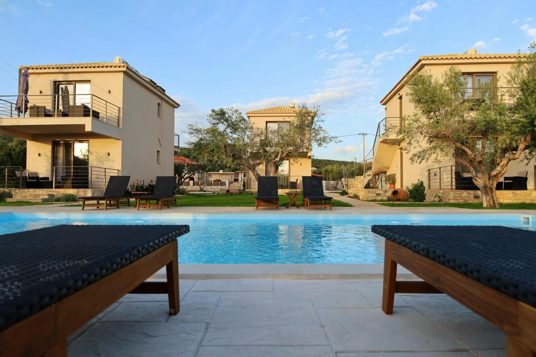 Three Charites Resort Gialova Exterior photo